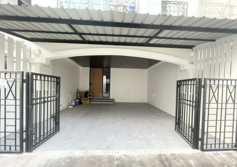 Baan Klang Muang Ladprao-Yothin Phatthana, Bangkok, Soi Baan Klang Muang Ladprao-Yothin Phatthana, Lat Phrao, Lat Phrao, Bangkok, 3 Bedrooms, 180 sqm, Townhouse For Rent, by Correct Property, 500177354 - DDproperty.com