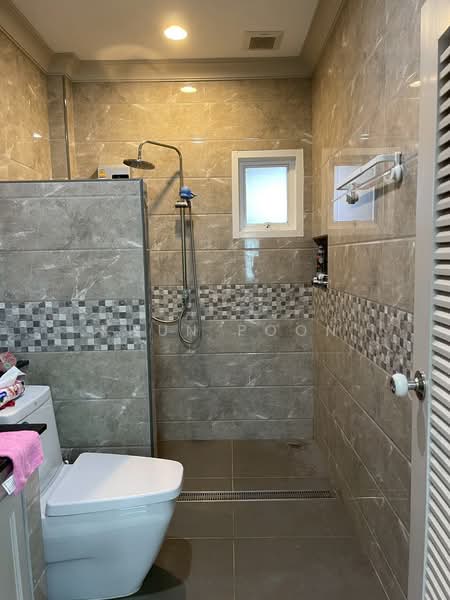 ให้เช่า! บ้านเดี่ยวสไตล์ยุโรป พร้อมพื้นที่สวนขนาดใหญ่ ติดถนนไม่ต้องเข้าซอย (SPSSR116), สมุทรปราการ, สุขุมวิท107, สำโรงเหนือ, เมืองสมุทรปราการ, สมุทรปราการ, 180 ตร.ม., บ้านเดี่ยว ให้เช่า, โดย Khun Poon, 500177383 - DDproperty.com