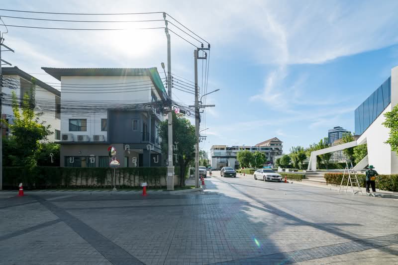 Baan Klang Muang Sathorn-Suksawat, Samut Prakan, 29 Suk Sawat 39, Bang Phung, Phra Pra Daeng, Samut Prakan, 4 Bedrooms, 218 sqm, Semi-Detached House (Twin House) For Sale, by คุณณัฐธนิน โยธินอุปไมย (เน็ท), 500177406 - DDproperty.com