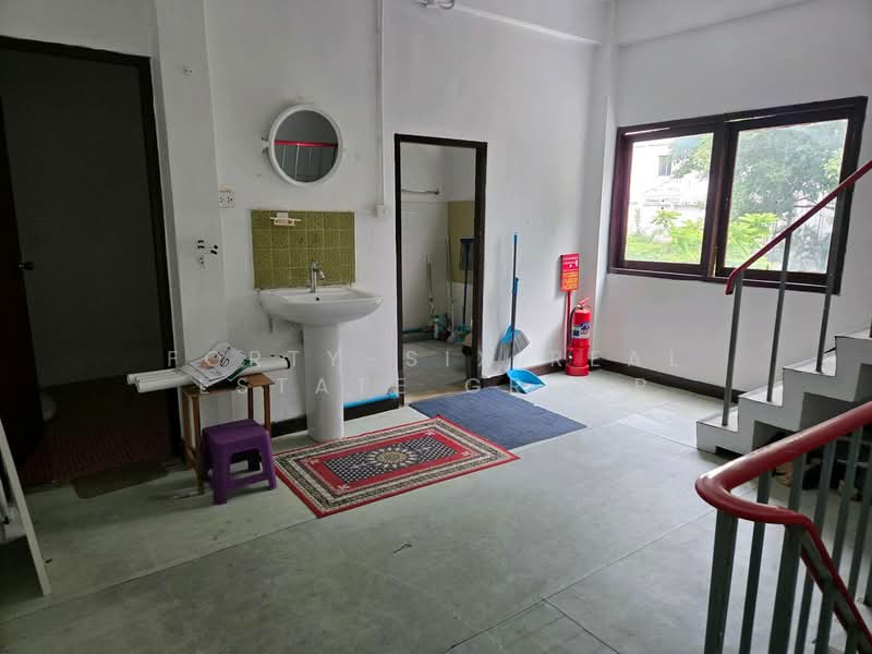 ให้เช่าตึกแถว 3ชั้น สีลม (ซอยพิพัฒน์2) ใกล้โรงเรียนเซนโยเซฟคอนแวนต์ BTSศาลาแดง MRTสีลม และ BTS, กรุงเทพ, สีลม, บางรัก, กรุงเทพ, 210 ตร.ม., ตึกแถว-อาคารพาณิชย์ ให้เช่า, โดย Forty-Six Real Estate Group, 500177438 - DDproperty.com