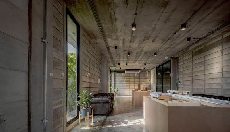 ขายที่ดินพร้อมสิ่งปลูกสร้าง อาคาร 3 ชั้น โมเดิร์นสไตล์ Brutal Loft เนื้อที่ 82 ตารางวา เขตจตุจักร, Bangkok, Chan Kasem, Chatuchak, Bangkok, 4 Bedrooms, 486 sqm, Single Detached House For Sale, by สรภพ ยอดไชย (สีฝุ่น), 500177442 - DDproperty.com