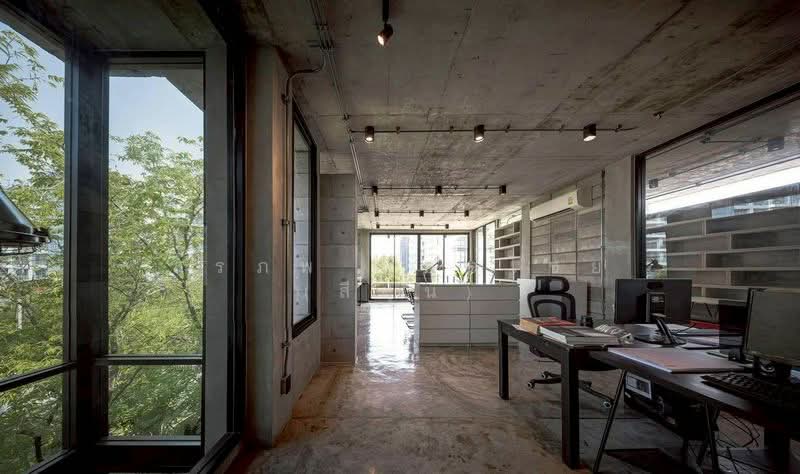 ขายที่ดินพร้อมสิ่งปลูกสร้าง อาคาร 3 ชั้น โมเดิร์นสไตล์ Brutal Loft เนื้อที่ 82 ตารางวา เขตจตุจักร, Bangkok, Chan Kasem, Chatuchak, Bangkok, 4 Bedrooms, 486 sqm, Single Detached House For Sale, by สรภพ ยอดไชย (สีฝุ่น), 500177442 - DDproperty.com