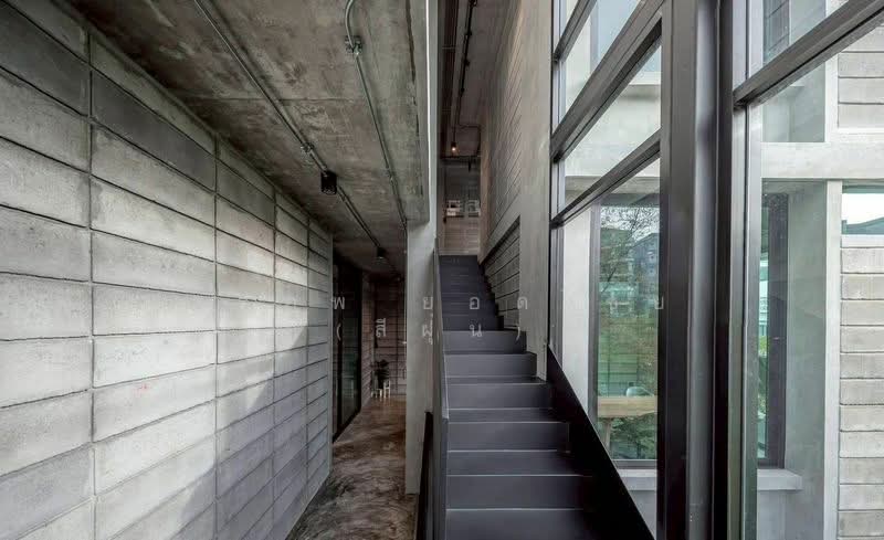 ขายที่ดินพร้อมสิ่งปลูกสร้าง อาคาร 3 ชั้น โมเดิร์นสไตล์ Brutal Loft เนื้อที่ 82 ตารางวา เขตจตุจักร, กรุงเทพ, จันทรเกษม, จตุจักร, กรุงเทพ, 486 ตร.ม., บ้านเดี่ยว ขาย, โดย สรภพ ยอดไชย (สีฝุ่น), 500177442 - DDproperty.com