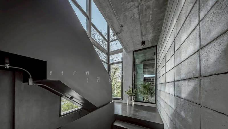 ขายที่ดินพร้อมสิ่งปลูกสร้าง อาคาร 3 ชั้น โมเดิร์นสไตล์ Brutal Loft เนื้อที่ 82 ตารางวา เขตจตุจักร, กรุงเทพ, จันทรเกษม, จตุจักร, กรุงเทพ, 486 ตร.ม., บ้านเดี่ยว ขาย, โดย สรภพ ยอดไชย (สีฝุ่น), 500177442 - DDproperty.com