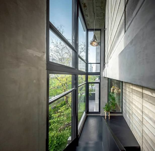 ขายที่ดินพร้อมสิ่งปลูกสร้าง อาคาร 3 ชั้น โมเดิร์นสไตล์ Brutal Loft เนื้อที่ 82 ตารางวา เขตจตุจักร, Bangkok, Chan Kasem, Chatuchak, Bangkok, 4 Bedrooms, 486 sqm, Single Detached House For Sale, by สรภพ ยอดไชย (สีฝุ่น), 500177442 - DDproperty.com