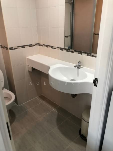 Lumpini Ville Ramkhamhaeng 26, Bangkok, Soi Ramkamhang 26,  Huamark Road, Hua Mak, Bang Kapi, Bangkok, 1 Bedroom, 33 sqm, Condo For Rent, by Agentbkk, 500177464 - DDproperty.com