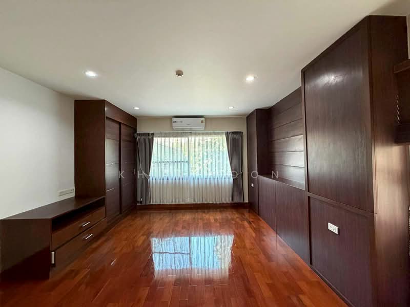 ให้เช่า! บ้านเดี่ยว 2 ชั้น ใจกลางเมือง ใกล้ห้างเอ็มโพเรียม เพียง 350 ม. (SPSSR117), กรุงเทพ, พร้อมมิตร, คลองตัน, คลองเตย, กรุงเทพ, 200 ตร.ม., บ้านเดี่ยว ให้เช่า, โดย Khun Poon, 500177516 - DDproperty.com