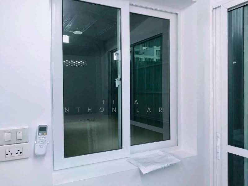 Warehouse with office space for rent, located in a new building near the BTS Skytrain and expressway, Bangkok, Lat Phrao, Lat Phrao, Bangkok, , 150 sqm, Warehouse/Factory For Rent, by Tida phanthonglarptawee, 500177530 - DDproperty.com