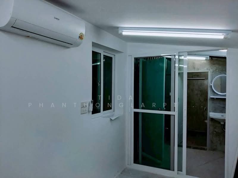 Warehouse with office space for rent, located in a new building near the BTS Skytrain and expressway, Bangkok, Lat Phrao, Lat Phrao, Bangkok, , 150 sqm, Warehouse/Factory For Rent, by Tida phanthonglarptawee, 500177530 - DDproperty.com