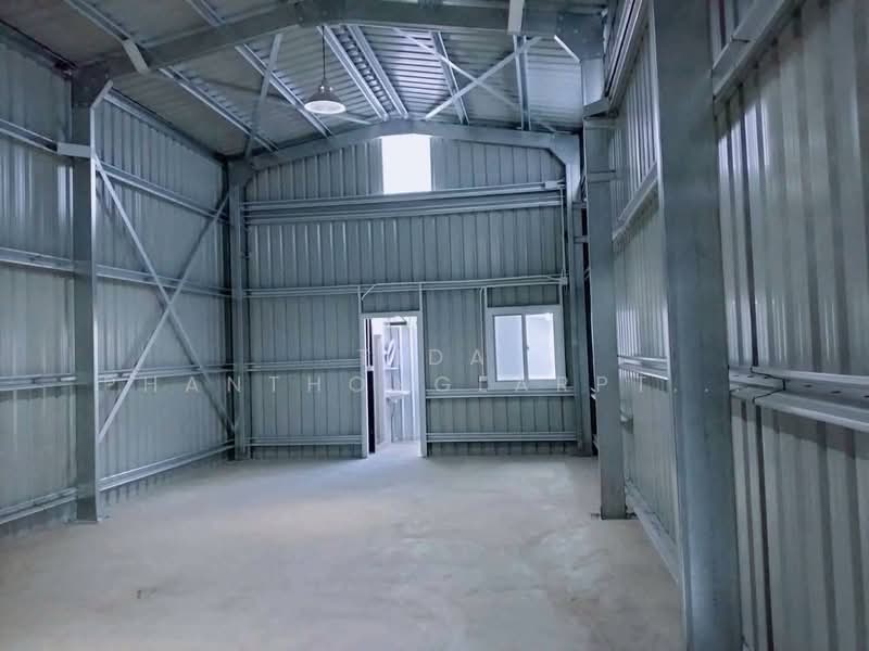 Warehouse with office space for rent, located in a new building near the BTS Skytrain and expressway, Bangkok, Lat Phrao, Lat Phrao, Bangkok, , 150 sqm, Warehouse/Factory For Rent, by Tida phanthonglarptawee, 500177530 - DDproperty.com