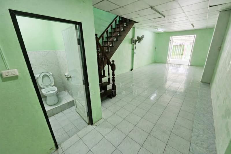 ขายทาวน์เฮ้าส์ 2 ชั้น สวนผัก วิลเลจ ทำเลดี เดินทางสะดวก ตลิ่งชัน, กรุงเทพ, ตลิ่งชัน, ตลิ่งชัน, กรุงเทพ, 72 ตร.ม., ทาวน์เฮ้าส์ ขาย, โดย Jutanon Komoottanaruk, 500177536 - DDproperty.com