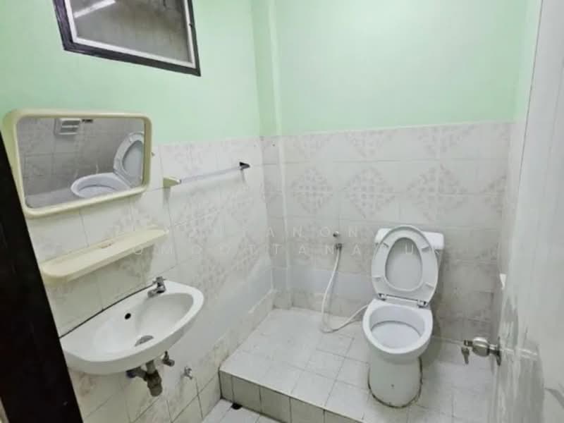 ขายทาวน์เฮ้าส์ 2 ชั้น สวนผัก วิลเลจ ทำเลดี เดินทางสะดวก ตลิ่งชัน, Bangkok, Taling Chan, Taling Chan, Bangkok, 2 Bedrooms, 72 sqm, Townhouse For Sale, by Jutanon Komoottanaruk, 500177536 - DDproperty.com