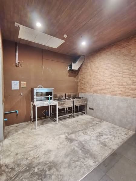 Space 130 sqm. on Ground Floor in Nana for Restaurant of Cafe, กรุงเทพ, Sukhumvit, คลองเตยเหนือ, วัฒนา, กรุงเทพ, 130 ตร.ม., พื้นที่ขายของ ให้เช่า, โดย ชนิจนันท์ มีวงศ์อุโฆษ, 500177585 - DDproperty.com