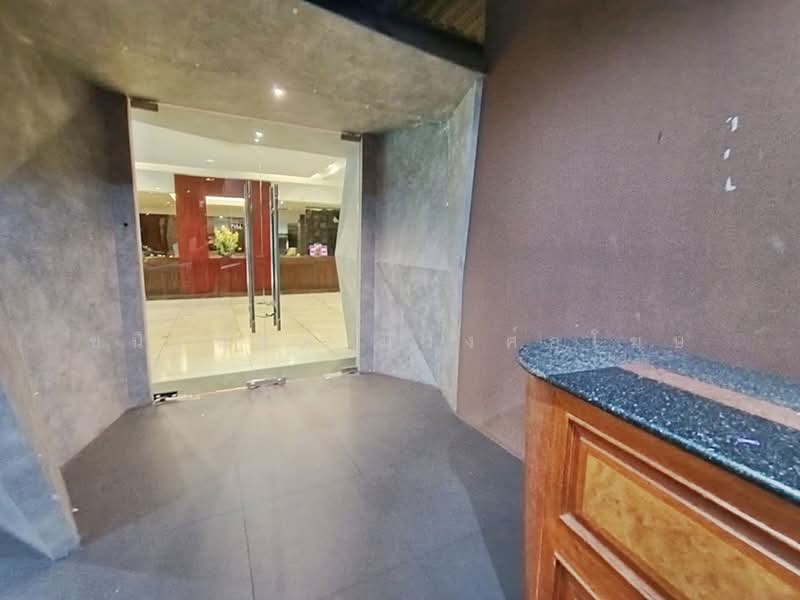 Space 130 sqm. on Ground Floor in Nana for Restaurant of Cafe, Bangkok, Sukhumvit, Khlongtoei Nua, Watthana, Bangkok, , 130 sqm, Retail Space For Rent, by Chanitnun Mewongukote, 500177585 - DDproperty.com