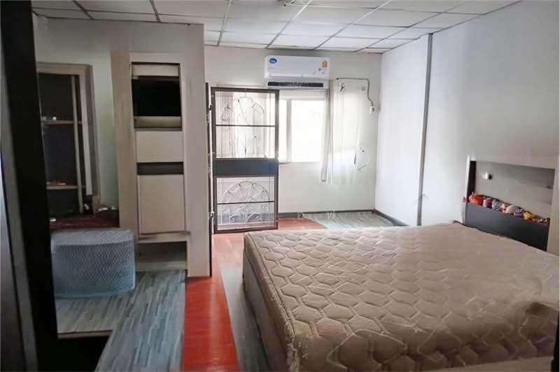 For Sale - ขายทาวน์เฮ้าส์ 2 ชั้น 17 ตรว. ซอยสะพานขวา ประชาราษฎร์ สาย 2 บางซื่อ ใกล้รถไฟฟ้า, Bangkok