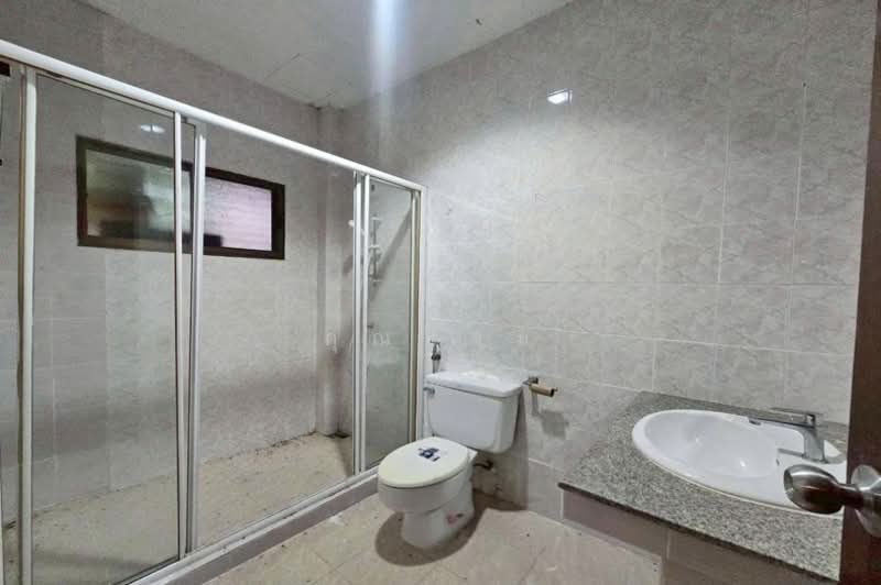 ศรีนครินทร์ 5, Bangkok, ศรีนครินทร์, Hua Mak, Bang Kapi, Bangkok, 4 Bedrooms, 300 sqm, Single Detached House For Sale, by คุณแจ่ม, 500177594 - DDproperty.com