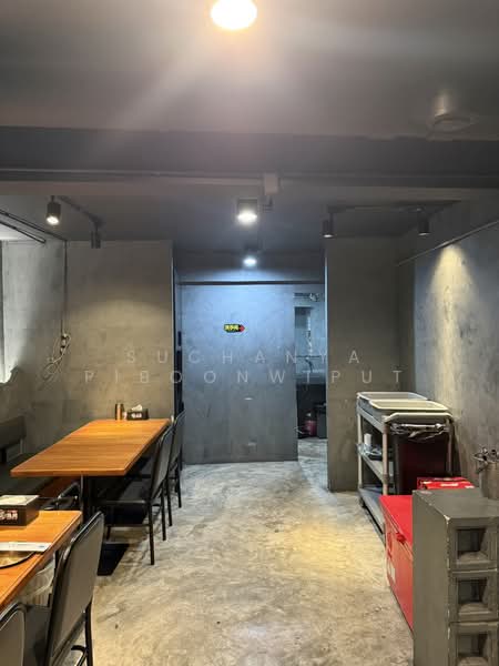 ขายอาคารพาณิชย์ขนาดใหญ่ ติดถนนรัชดาภิเษก พร้อมผู้เช่า, Bangkok, รัชดาภิเษก, Huai Khwang, Huai Khwang, Bangkok, , 950 sqm, Shophouse For Sale, by Suchanya Piboonwiput, 500177642 - DDproperty.com