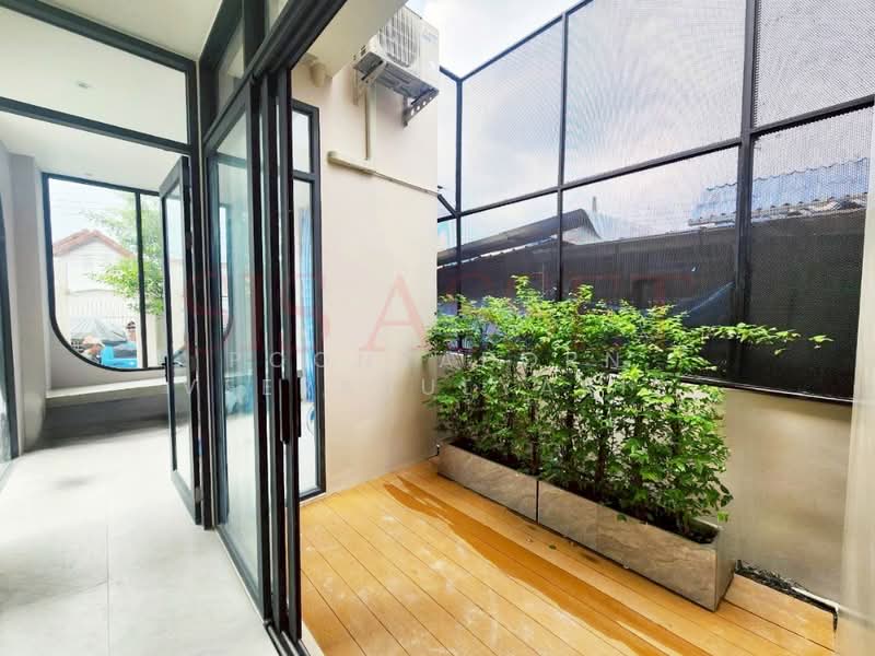 บ้านเดี่ยวสไตล์โมเดิร์น - ซอยนวมินทร์ 24, Bangkok, Khlong Kum, Bueng Kum, Bangkok, 3 Bedrooms, 294 sqm, Single Detached House For Sale, by Poonyaporn Veerabulyarit, 500177668 - DDproperty.com