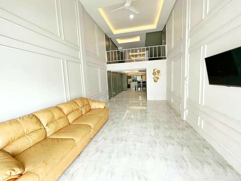 R0672 Two-storey townhome for rent (newly renovated), fully furnished, 9 minutes from CM airport, Chiang Mai, Pa Daet, Muang Chiang Mai, Chiang Mai, 2 Bedrooms, 112 sqm, Townhouse For Rent, by Aornjira Khatthima, 500177678 - DDproperty.com