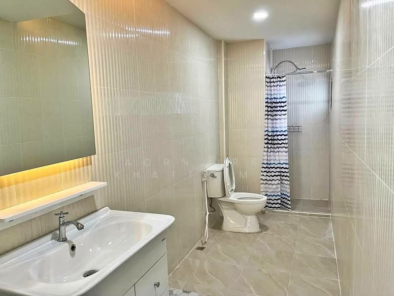 R0672 Two-storey townhome for rent (newly renovated), fully furnished, 9 minutes from CM airport, Chiang Mai, Pa Daet, Muang Chiang Mai, Chiang Mai, 2 Bedrooms, 112 sqm, Townhouse For Rent, by Aornjira Khatthima, 500177678 - DDproperty.com