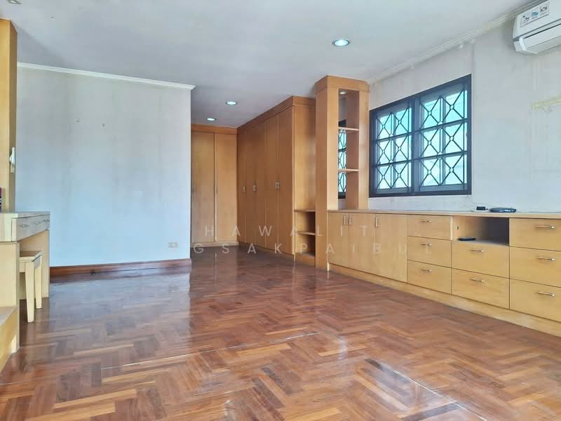 ขาย บ้านเดี่ยว 2 ชั้น ใกล้โลตัสบางแค ซอยเพชรเกษม68 แยก34 ซอยแสงเพชร หลังมุม บ้านหลังใหญ่ 214 ตารางวา, กรุงเทพ, บางแคเหนือ, บางแค, กรุงเทพ, 380 ตร.ม., บ้านเดี่ยว ขาย, โดย CHAWALIT KONGSAKPAIBUL, 500177708 - DDproperty.com