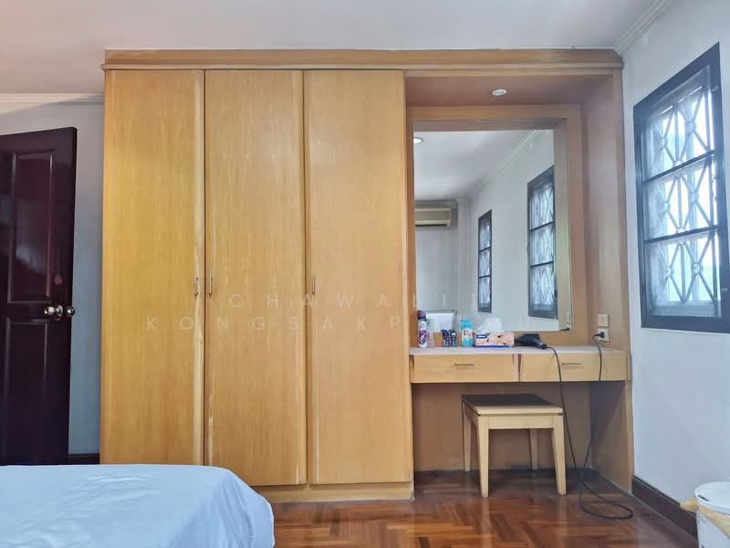 For Sale: Two-story detached house near Lotus Bang Khae, Soi Phetkasem 68, Intersection 34, Soi Saen, Bangkok, Bang Kae Nua, Bang Khae, Bangkok, 3 Bedrooms, 380 sqm, Single Detached House For Sale, by CHAWALIT KONGSAKPAIBUL, 500177708 - DDproperty.com