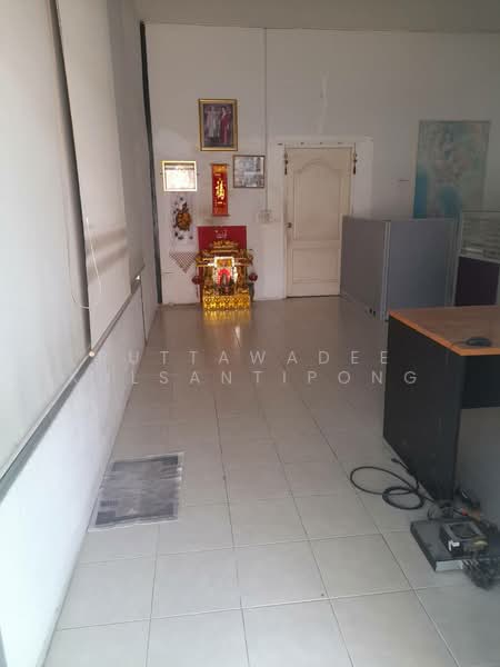 ร้านวัสดุก่อสร้าง ก่อสร้างพร้อม โกดังอินเตอร์/เอาท์ดอร์, Bangkok, Thap Chang, Saphan Sung, Bangkok, , 100 sqm, Warehouse/Factory For Rent, by Puttawadee Kulsantipong, 500177749 - DDproperty.com