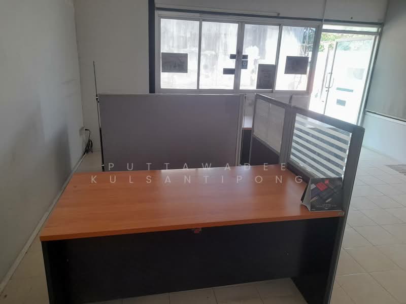 ให้เช่า - ร้านวัสดุก่อสร้าง ก่อสร้างพร้อม โกดังอินเตอร์/เอาท์ดอร์, กรุงเทพ