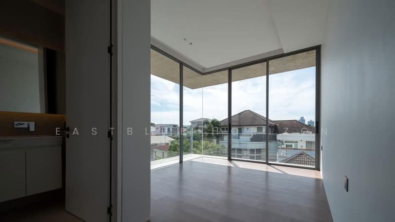 House Area Sukhumvit 71, Bangkok, Khlong Tan Nua, Watthana, Bangkok, 4 Bedrooms, 587 sqm, Single Detached House For Sale, by Eastblue Horizon, 500177771 - DDproperty.com