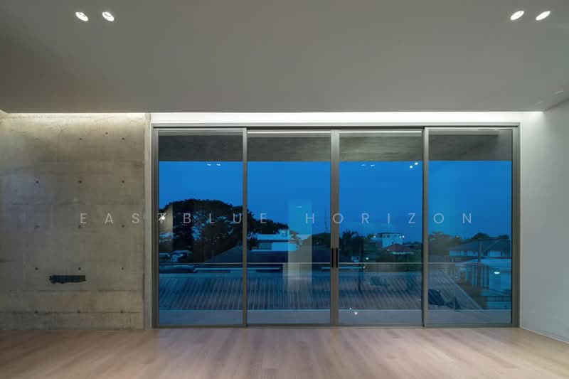 House Area Sukhumvit 71, Bangkok, Khlong Tan Nua, Watthana, Bangkok, 4 Bedrooms, 587 sqm, Single Detached House For Sale, by Eastblue Horizon, 500177771 - DDproperty.com