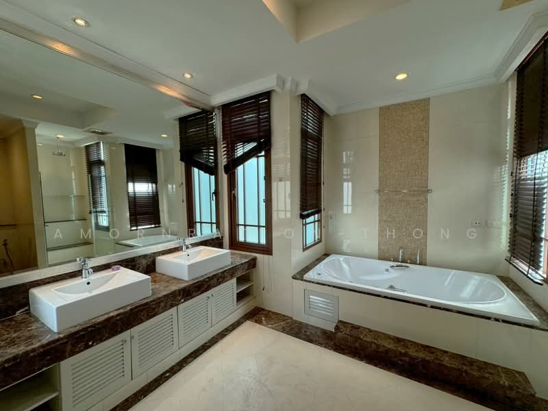 Corner detached house In the luxury project Ekkamai - Phra Khanong ** NO CO-AGENT **, Bangkok, สุขุมวิท, Khlong Tan Nua, Watthana, Bangkok, 4 Bedrooms, 450 sqm, Single Detached House For Rent, by Amornrat On-Thong, 500177794 - DDproperty.com