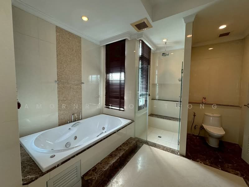 Corner detached house In the luxury project Ekkamai - Phra Khanong ** NO CO-AGENT **, Bangkok, สุขุมวิท, Khlong Tan Nua, Watthana, Bangkok, 4 Bedrooms, 450 sqm, Single Detached House For Rent, by Amornrat On-Thong, 500177794 - DDproperty.com