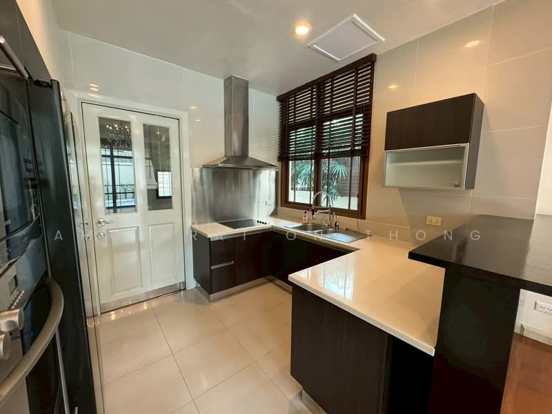 Corner detached house In the luxury project Ekkamai - Phra Khanong ** NO CO-AGENT **, Bangkok, สุขุมวิท, Khlong Tan Nua, Watthana, Bangkok, 4 Bedrooms, 450 sqm, Single Detached House For Rent, by Amornrat On-Thong, 500177794 - DDproperty.com