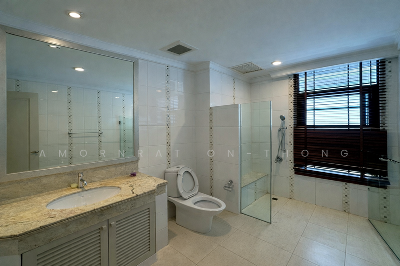 Corner detached house In the luxury project Ekkamai - Phra Khanong ** NO CO-AGENT **, Bangkok, สุขุมวิท, Khlong Tan Nua, Watthana, Bangkok, 4 Bedrooms, 450 sqm, Single Detached House For Rent, by Amornrat On-Thong, 500177794 - DDproperty.com