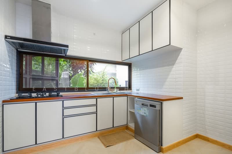 House Area Sukhumvit 71, Bangkok, Khlong Tan Nua, Watthana, Bangkok, 4 Bedrooms, 736 sqm, Single Detached House For Sale, by Eastblue Horizon, 500177803 - DDproperty.com