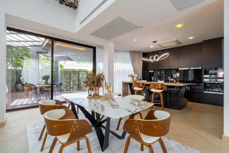 House Area Sukhumvit 71, Bangkok, Khlong Tan Nua, Watthana, Bangkok, 4 Bedrooms, 736 sqm, Single Detached House For Sale, by Eastblue Horizon, 500177803 - DDproperty.com