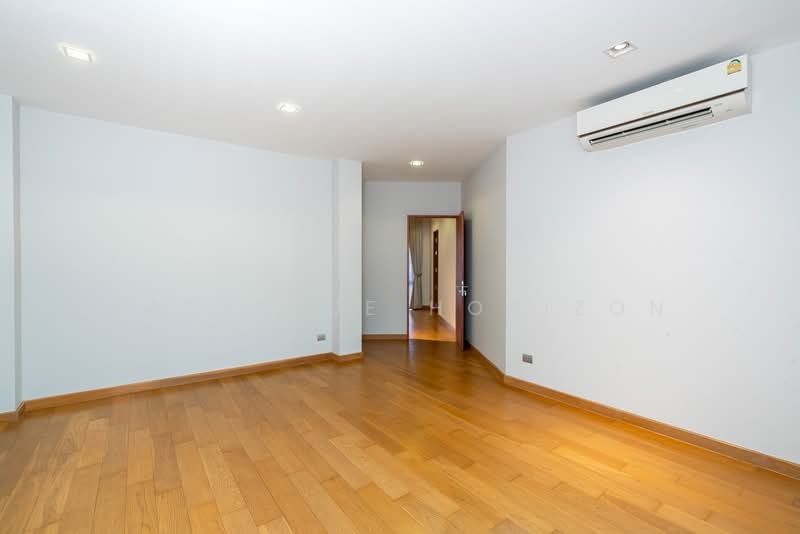 House Area Sukhumvit 71, Bangkok, Khlong Tan Nua, Watthana, Bangkok, 4 Bedrooms, 736 sqm, Single Detached House For Sale, by Eastblue Horizon, 500177803 - DDproperty.com