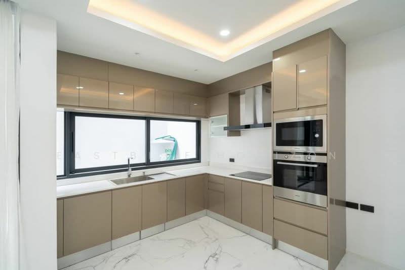 Townhouse Area Sukhumvit 15, Bangkok, Khlongtoei Nua, Watthana, Bangkok, 4 Bedrooms, 250 sqm, Townhouse For Sale, by Eastblue Horizon, 500177817 - DDproperty.com