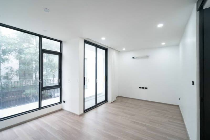 Townhouse Area Sukhumvit 15, Bangkok, Khlongtoei Nua, Watthana, Bangkok, 4 Bedrooms, 250 sqm, Townhouse For Sale, by Eastblue Horizon, 500177817 - DDproperty.com