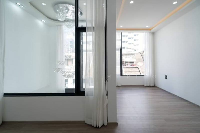 Townhouse Area Sukhumvit 15, Bangkok, Khlongtoei Nua, Watthana, Bangkok, 4 Bedrooms, 250 sqm, Townhouse For Sale, by Eastblue Horizon, 500177817 - DDproperty.com