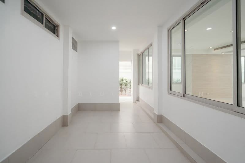 Townhouse Area Sukhumvit 15, Bangkok, Khlongtoei Nua, Watthana, Bangkok, 4 Bedrooms, 440 sqm, Townhouse For Sale, by Eastblue Horizon, 500177842 - DDproperty.com