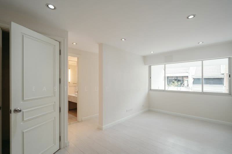 Townhouse Area Sukhumvit 15, Bangkok, Khlongtoei Nua, Watthana, Bangkok, 4 Bedrooms, 440 sqm, Townhouse For Sale, by Eastblue Horizon, 500177842 - DDproperty.com