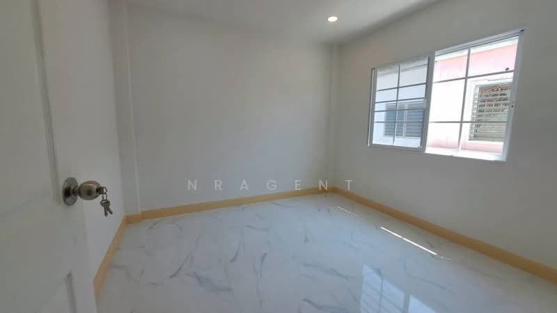 Baan Buathong 4, Nonthaburi, Ban Kluay-Sai Noi Road, Phimonrat, Bang Bua Thong, Nonthaburi, 4 Bedrooms, 100 sqm, Townhouse For Sale, by NRagent, 500177843 - DDproperty.com
