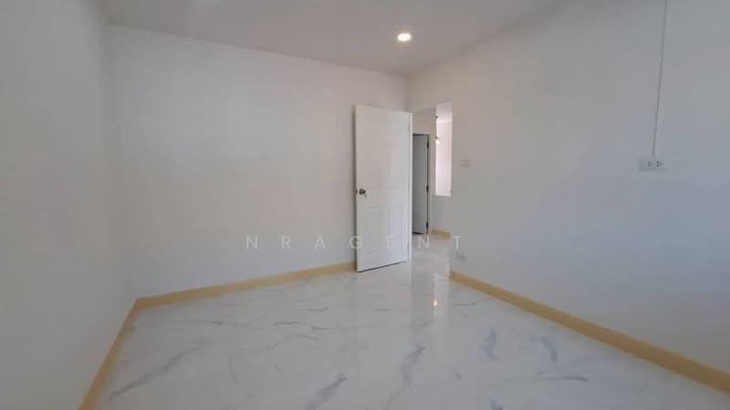 Baan Buathong 4, Nonthaburi, Ban Kluay-Sai Noi Road, Phimonrat, Bang Bua Thong, Nonthaburi, 4 Bedrooms, 100 sqm, Townhouse For Sale, by NRagent, 500177843 - DDproperty.com