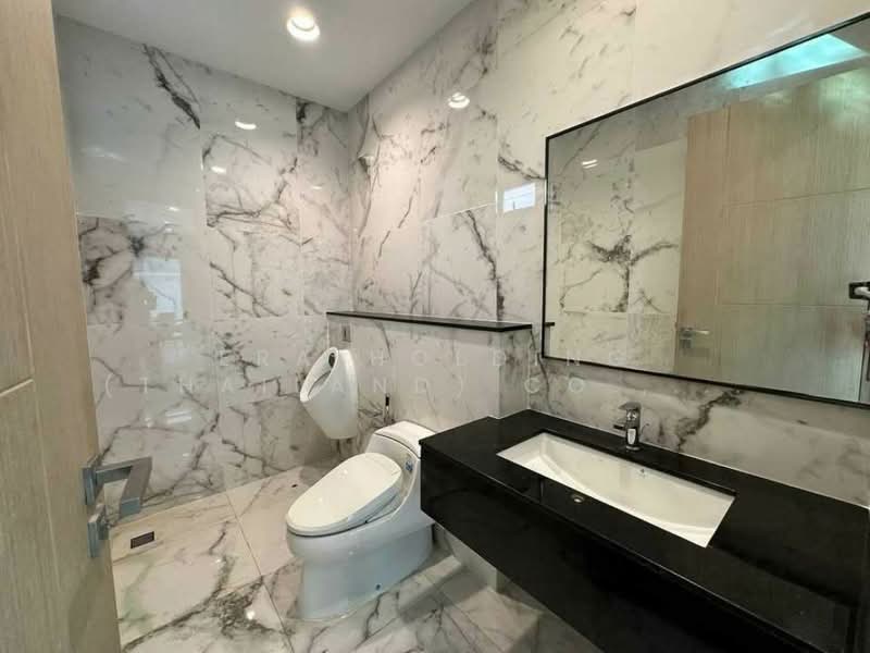 The Glamor Ekkamai – Praditmanutham, Bangkok, Soi Praditmanutham 8, Khlong Chaokhun Sing, Wang Thonglang, Bangkok, 3 Bedrooms, 412 sqm, Single Detached House For Sale, by ERA Holding (Thailand) Co., Ltd., 500177907 - DDproperty.com