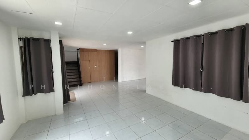 For rent: Corner house, Senanikom 1, home office near Kasetsart University., Bangkok, Chan Kasem, Chatuchak, Bangkok, , 200 sqm, Office Space For Rent, by Tida phanthonglarptawee, 500177921 - DDproperty.com