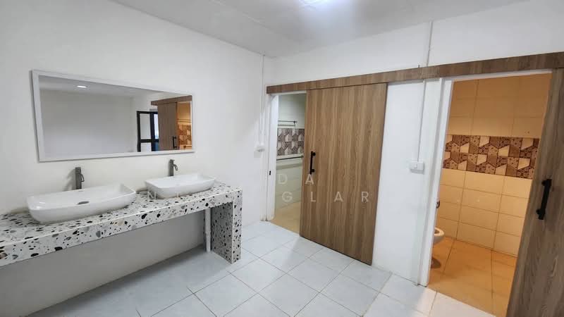 For rent: Corner house, Senanikom 1, home office near Kasetsart University., Bangkok, Chan Kasem, Chatuchak, Bangkok, , 200 sqm, Office Space For Rent, by Tida phanthonglarptawee, 500177921 - DDproperty.com