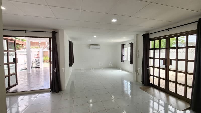 For rent: Corner house, Senanikom 1, home office near Kasetsart University., Bangkok, Chan Kasem, Chatuchak, Bangkok, , 200 sqm, Office Space For Rent, by Tida phanthonglarptawee, 500177921 - DDproperty.com