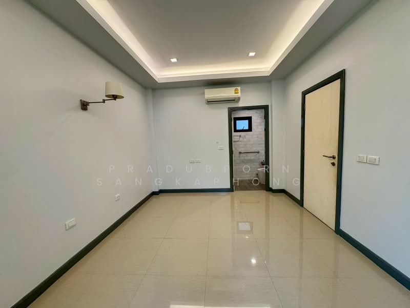 Burasiri Rangsit, Pathum Thani, Rangsit-Pathum Thani Road, Suan Pring Thai, Muang Pathum Thani, Pathum Thani, 3 Bedrooms, 163 sqm, Single Detached House For Sale, by PRADUBPORN SANGKAPHONG, 500177946 - ห้องนอนชั้นล่าง - DDproperty.com