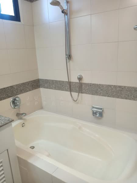 President Park Sukhumvit 24, Bangkok, 99 Sukhumvit 24 Alley, Khlongtoei Nua, Watthana, Bangkok, 3 Bedrooms, 260 sqm, Condo For Rent, by Juthabhorn Uppachit (Amy), 500177964 - DDproperty.com